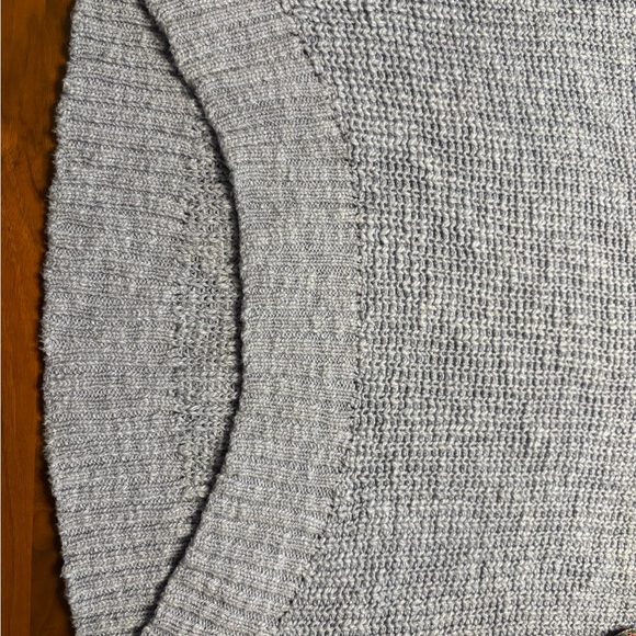 American Eagle Outfitters Light Blue V-Neck Sweater - Picture 16 of 16